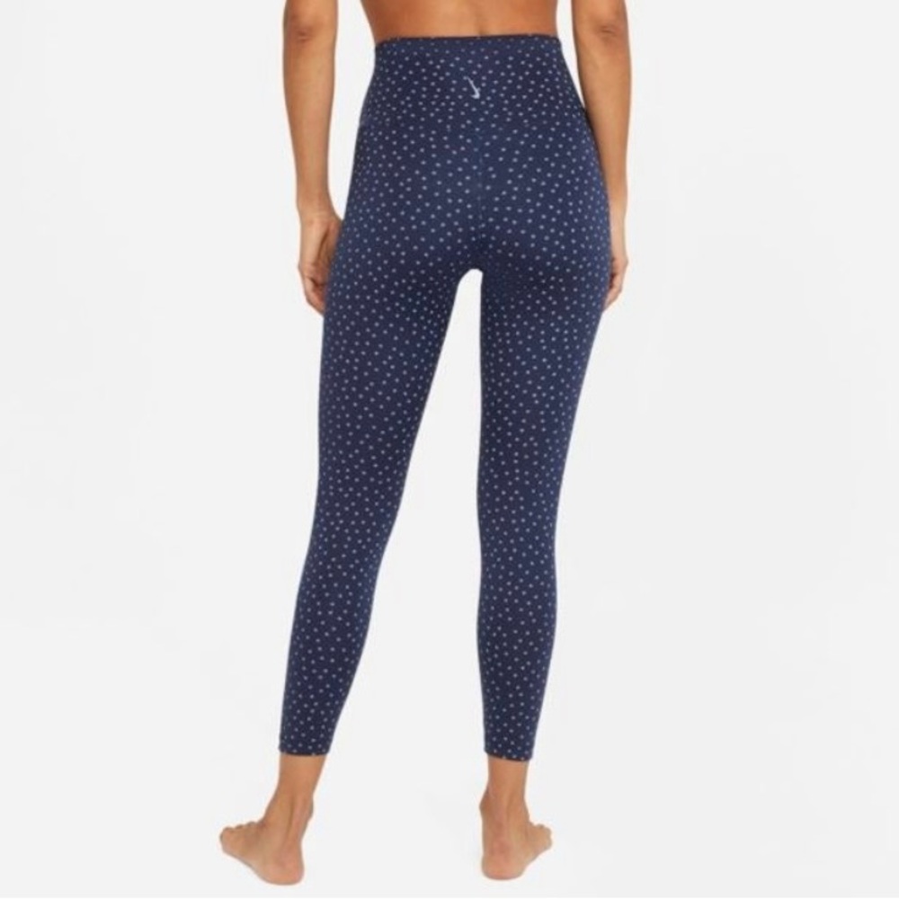 Nike Women's Yoga Dots Twist 7/8 Capri Tights